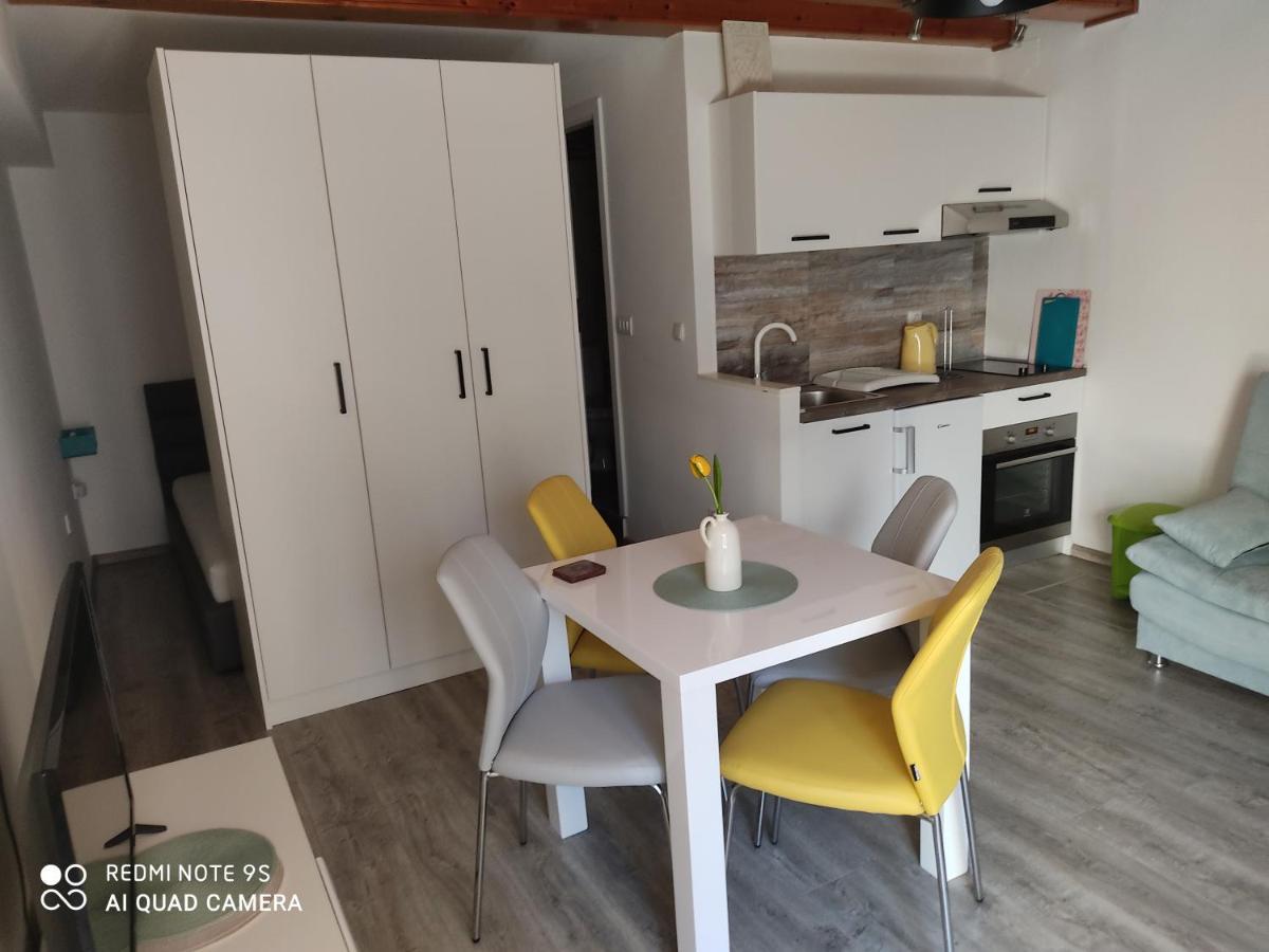 Fina M Studio Apartman Kali Exteriör bild