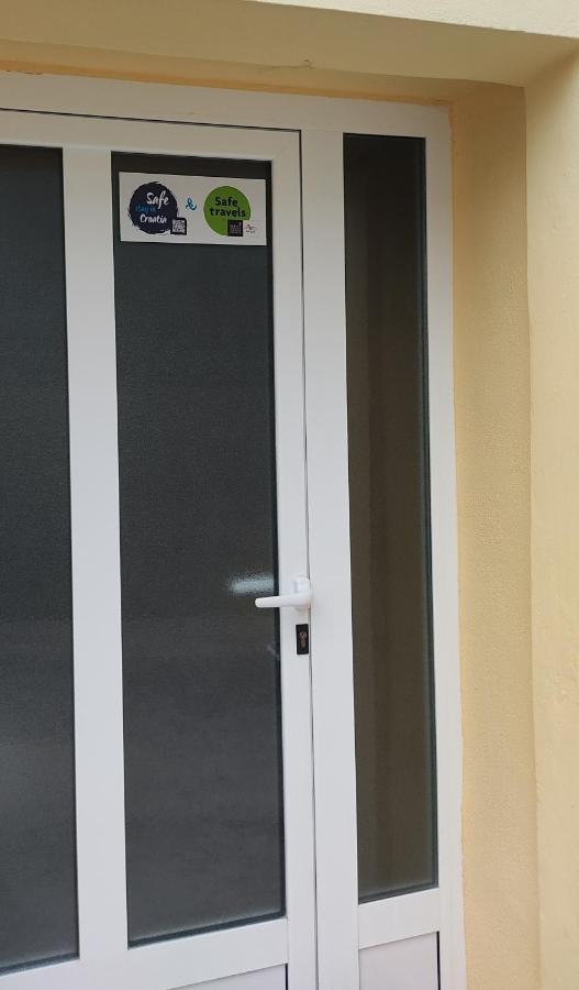 Fina M Studio Apartman Kali Exteriör bild