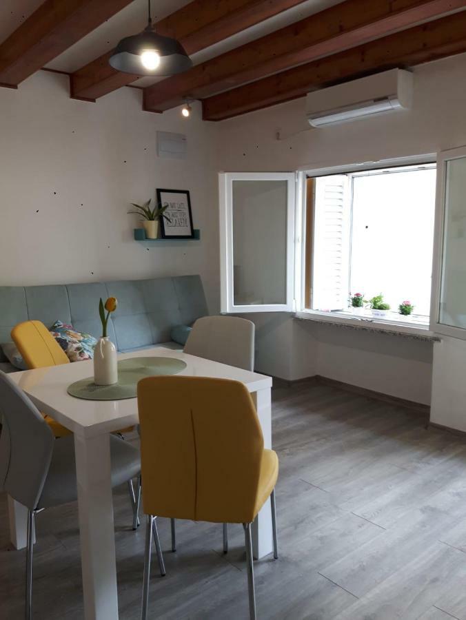 Fina M Studio Apartman Kali Exteriör bild
